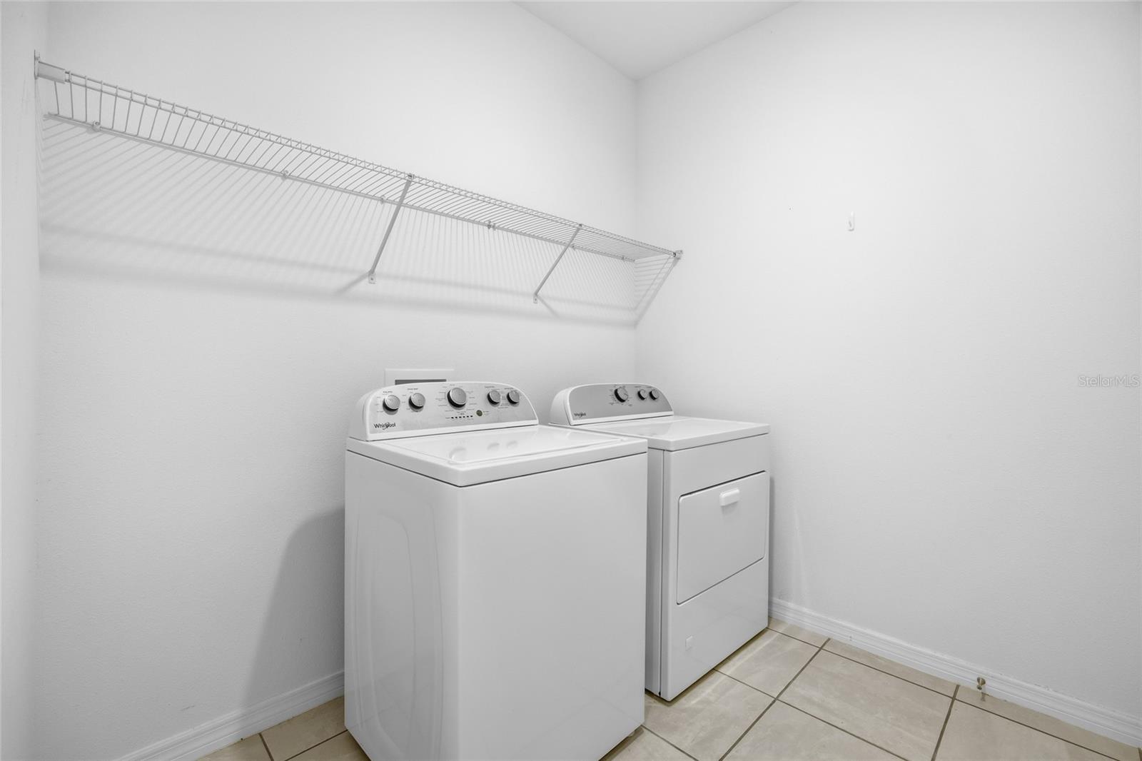 CALESA TOWNSHIP ROAN HILLS PH - Residential