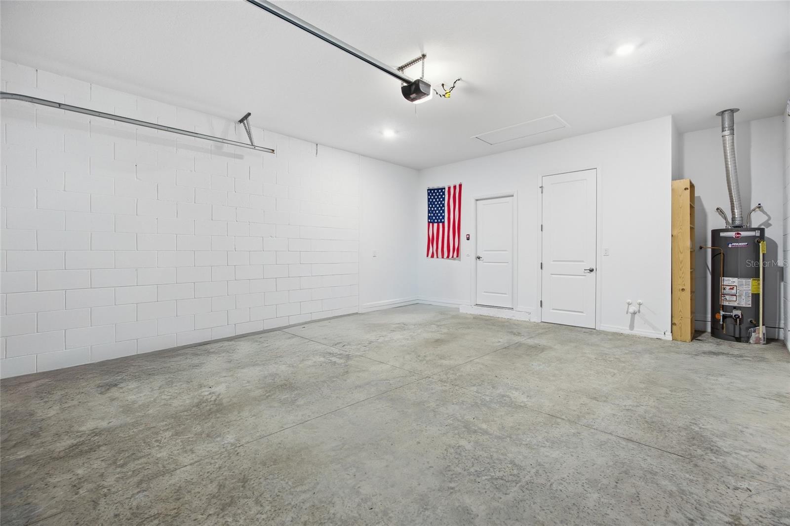 CALESA TOWNSHIP ROAN HILLS PH - Residential