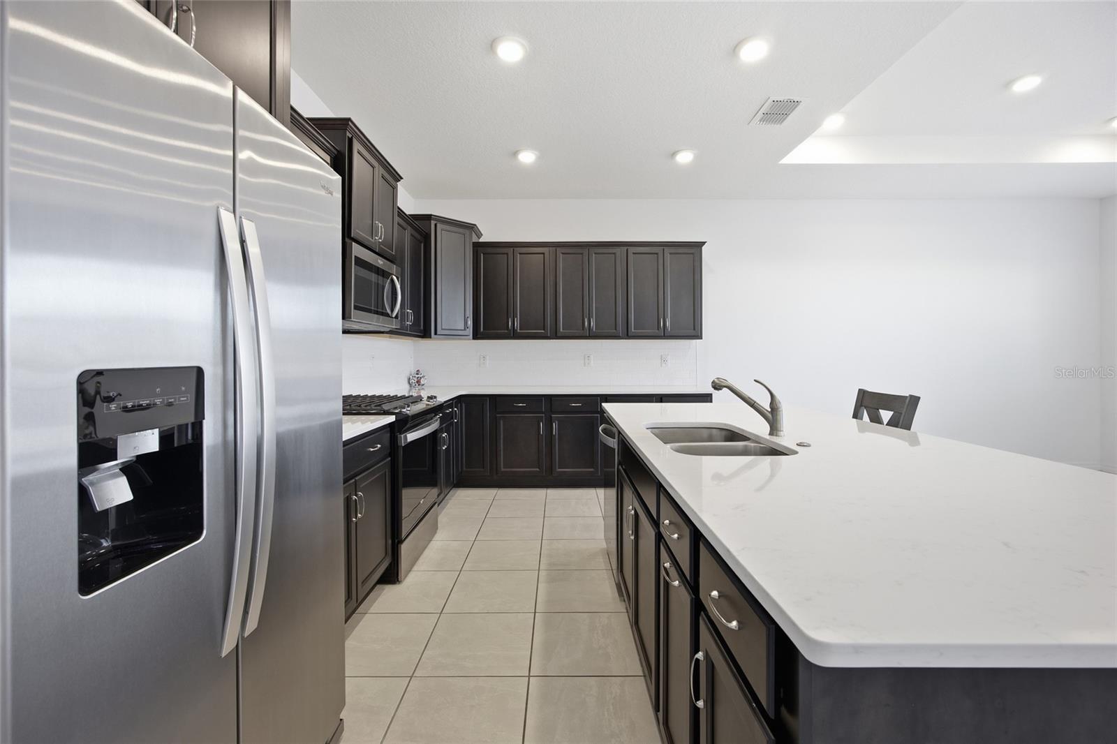 CALESA TOWNSHIP ROAN HILLS PH - Residential