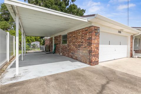 A home in SOUTH DAYTONA