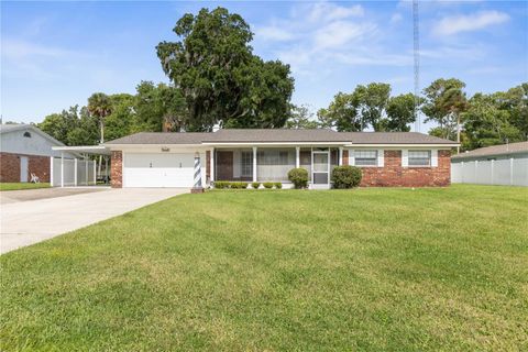 A home in SOUTH DAYTONA