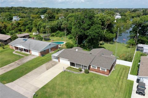 A home in SOUTH DAYTONA