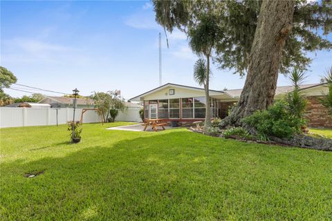 A home in SOUTH DAYTONA