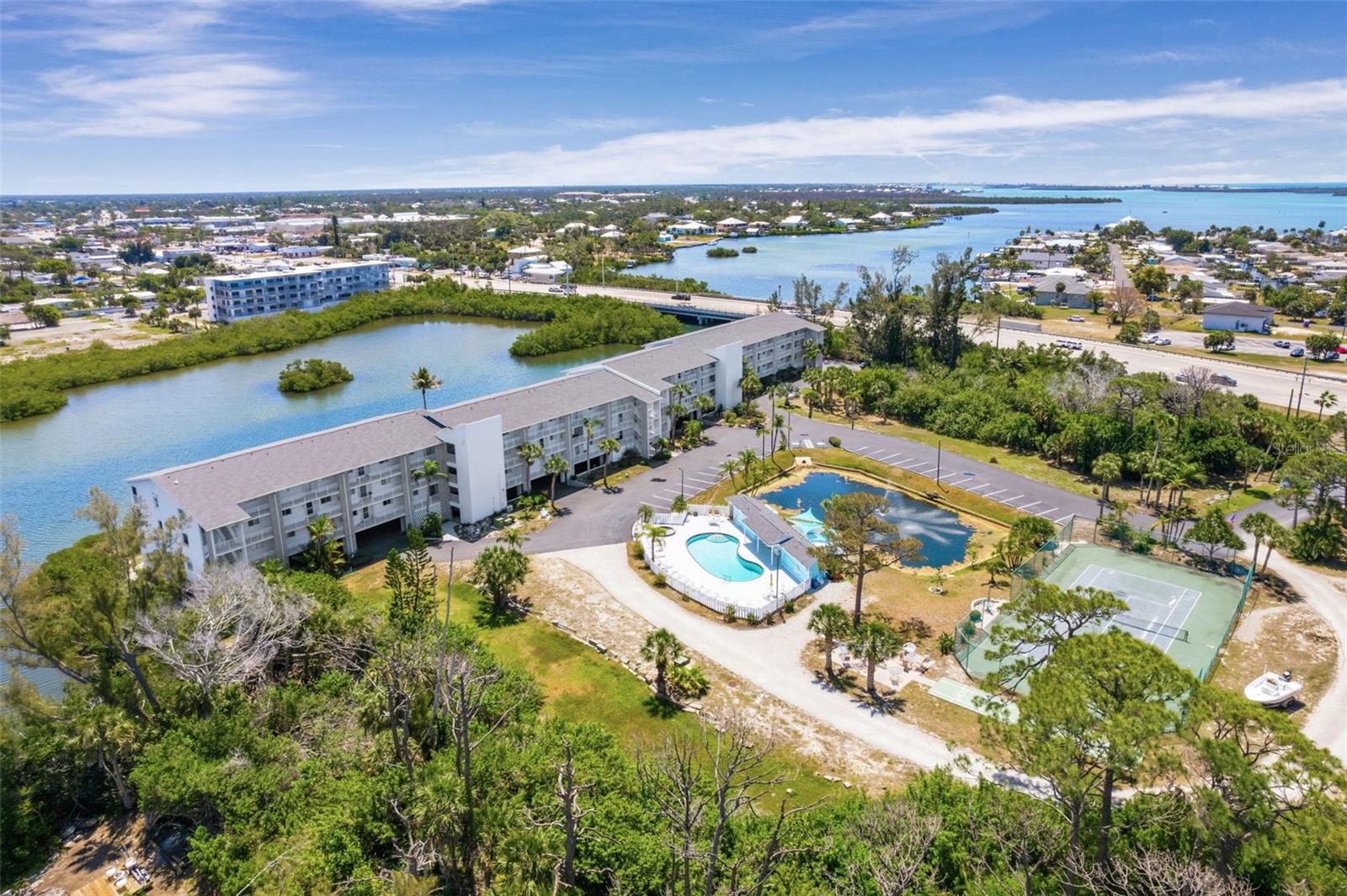 LEMON BAY BREEZES PH 02 BLDG B - Residential