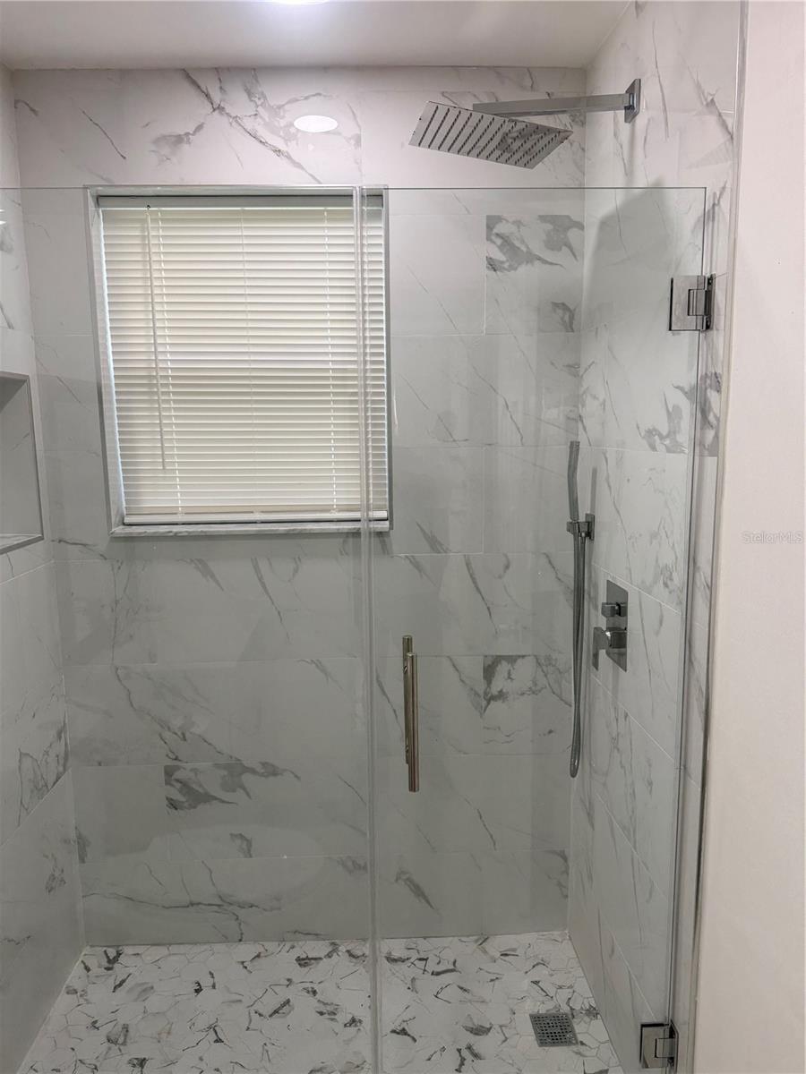 EDGEWATER ACRES UNIT 01 RESUB - Residential