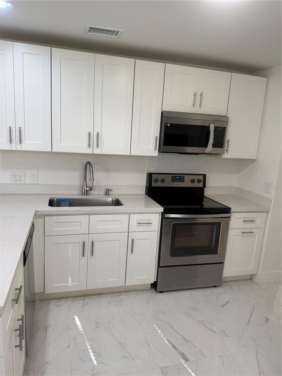 EDGEWATER ACRES UNIT 01 RESUB - Residential