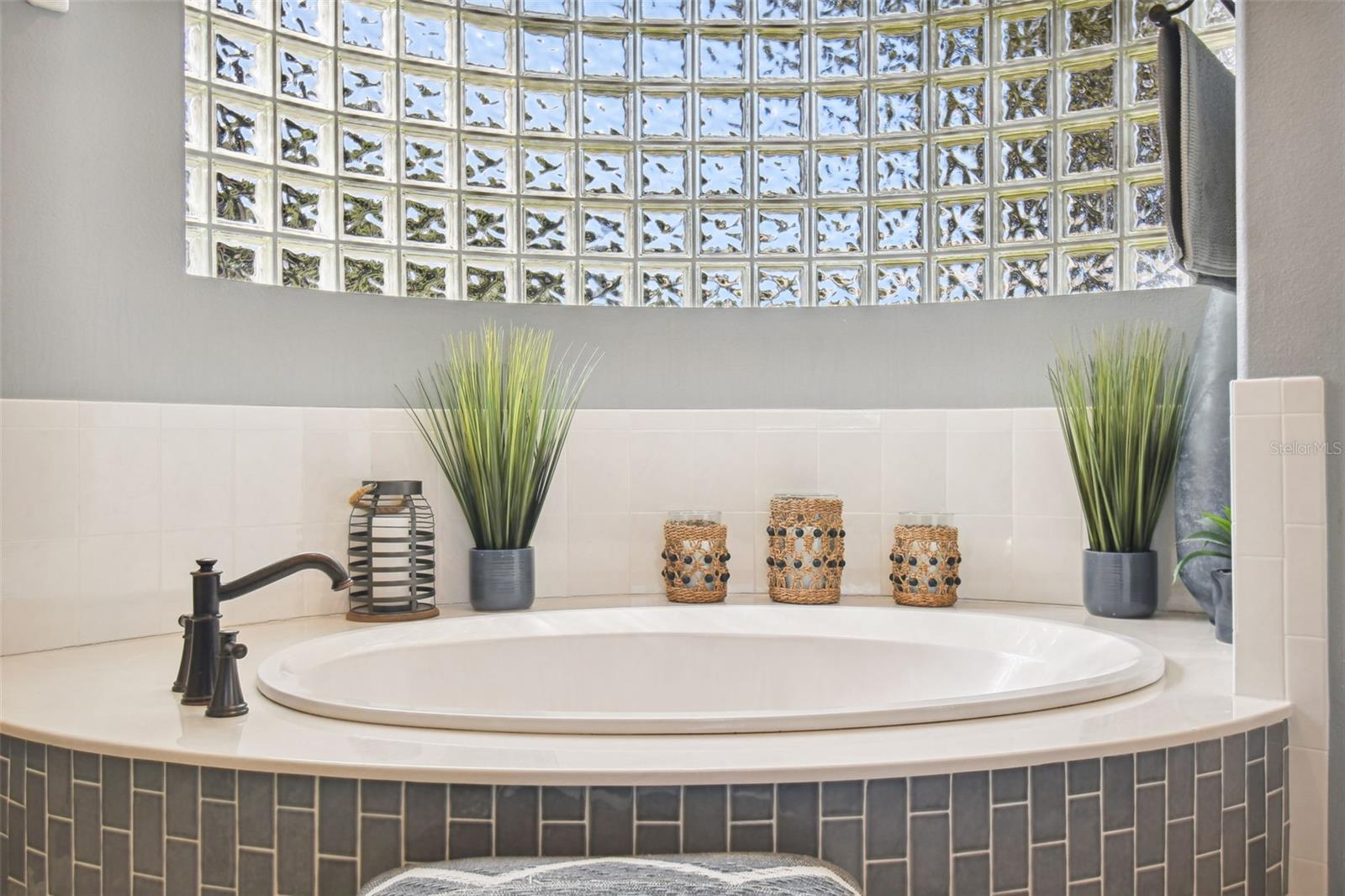 DIAMOND HILL AT SWEETWATER COUNTRY CLUB - Residential