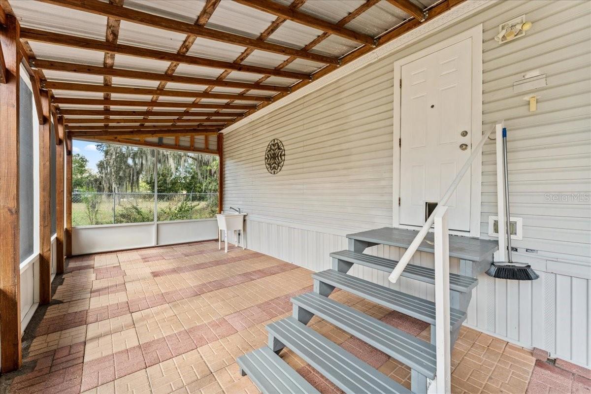 TROPICAL ACRES - Residential