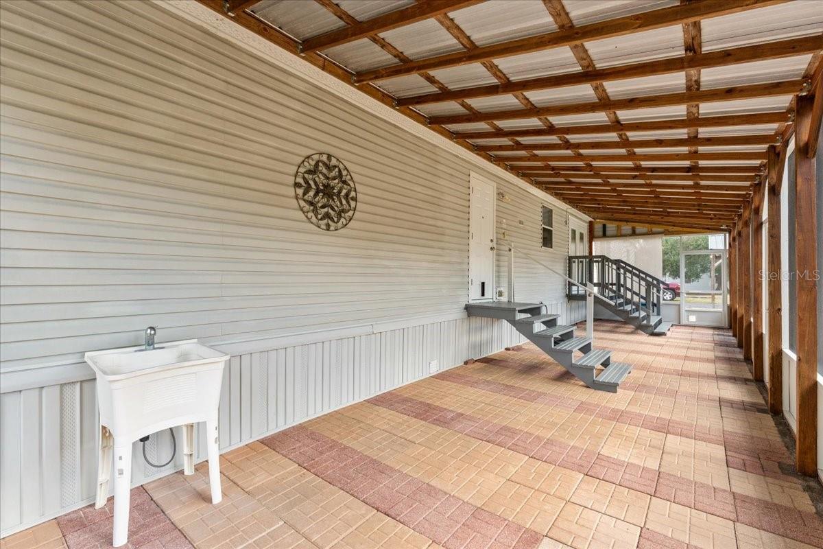 TROPICAL ACRES - Residential