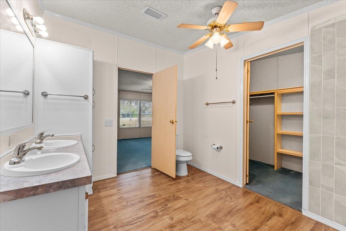 TROPICAL ACRES - Residential