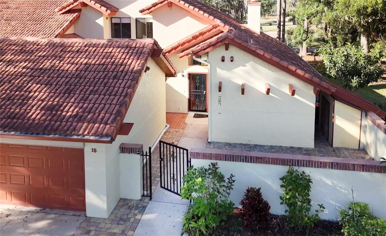 15 VILLAGE CIRCLE 15