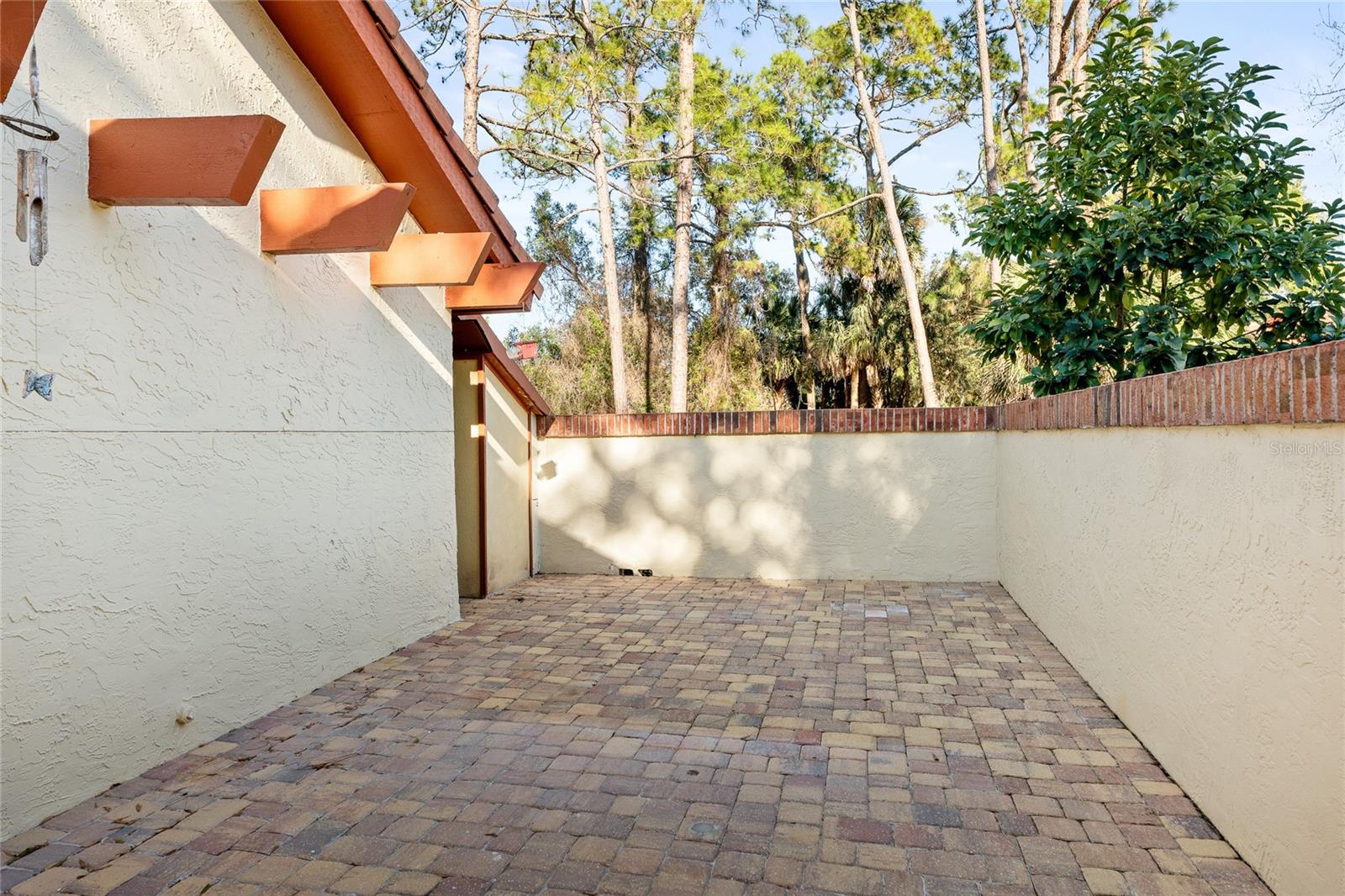 15 VILLAGE CIRCLE 15