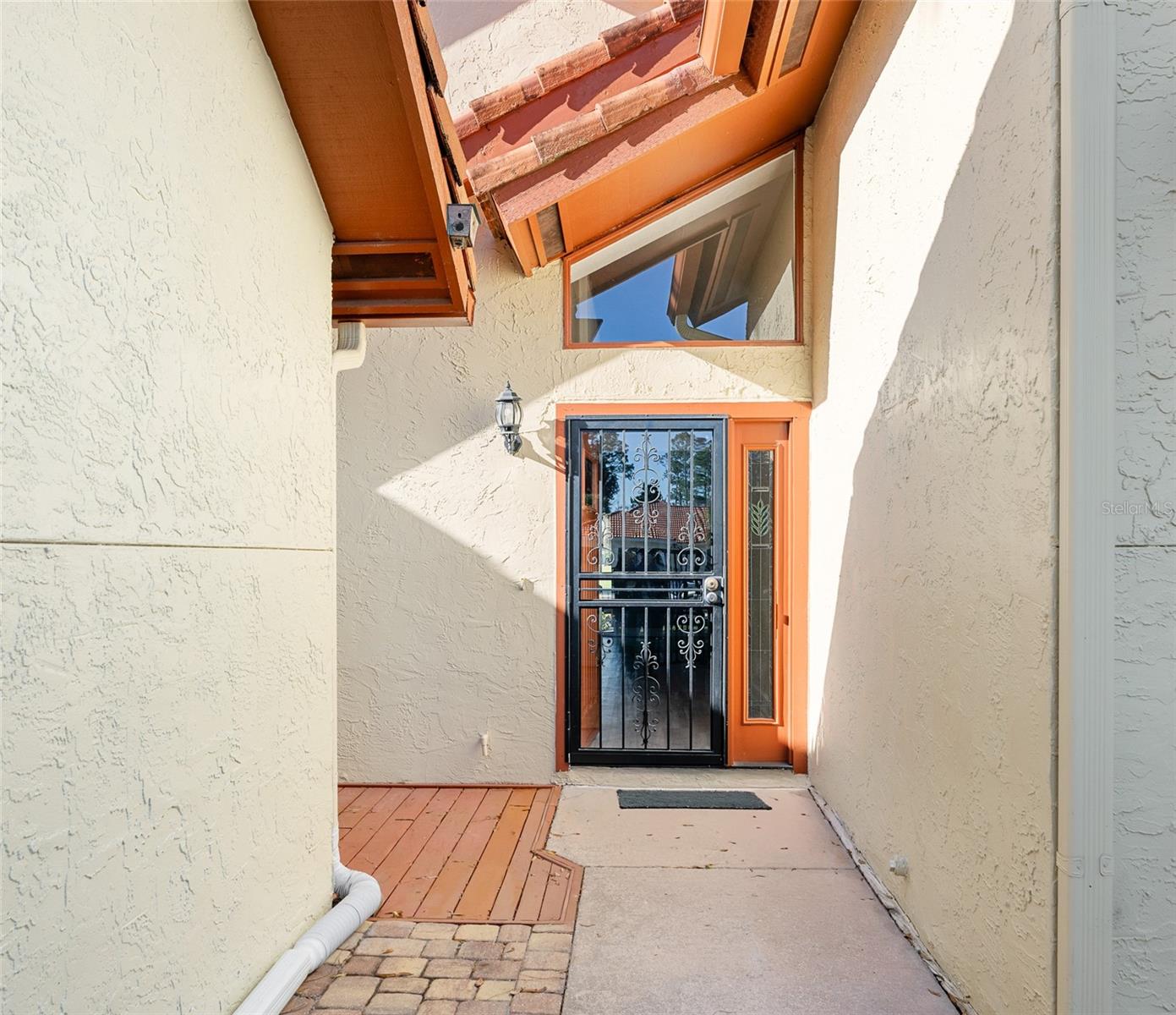 15 VILLAGE CIRCLE 15