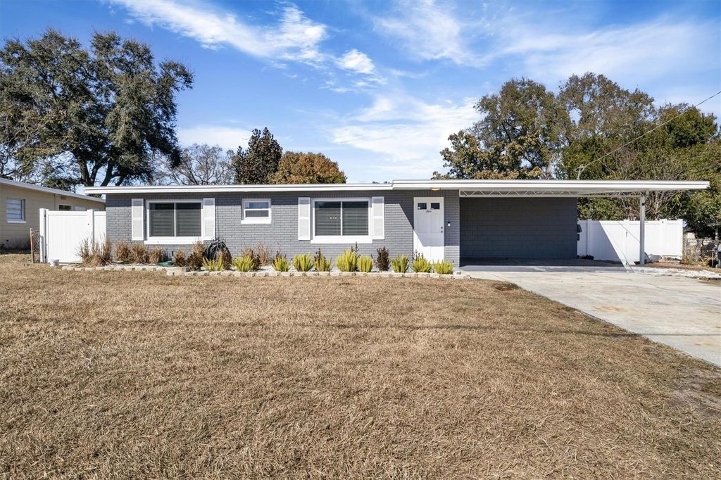 Photo of 5 Twilight Lane, Winter Haven, FL 33884 (MLS # S5143031)