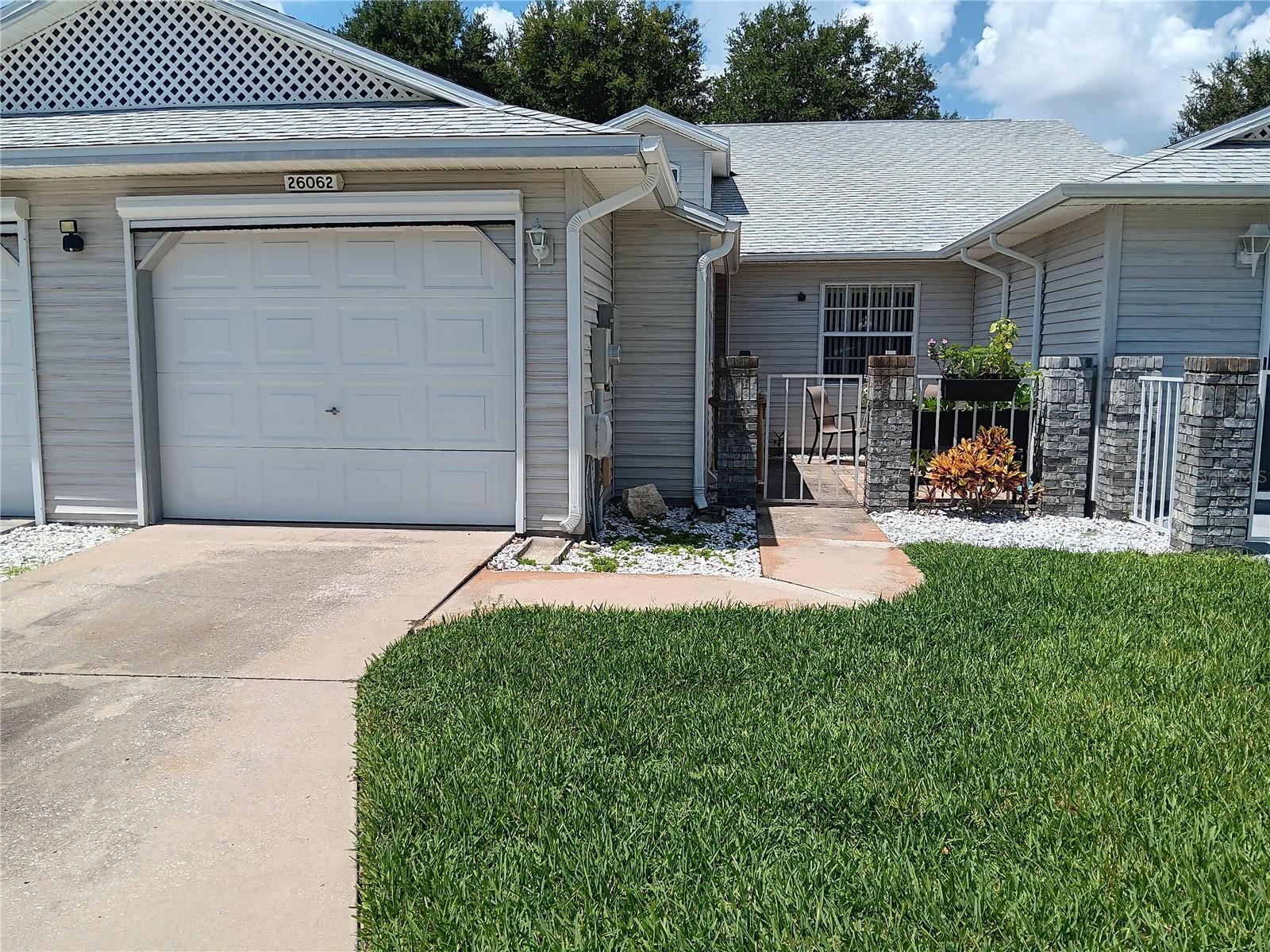 Charming 2-bedroom, 2-bath villa located in the highly desirable 55+ gated community of Highland Lakes in Leesburg. This well-maintained home features vaulted ceilings, an open layout, enclosed sunroom, and a spacious one-car garage. Recent updates include a newer roof, HVAC, and garage screen.
Highland Lakes offers a wide range of amenities including indoor and outdoor pools, clubhouse, fitness center, tennis and pickleball courts, walking trails, RV/boat storage, and more. Conveniently located near shopping, dining, medical facilities, and major highways. Enjoy low-maintenance living in a vibrant, active community! Equal Opportunity Housing.