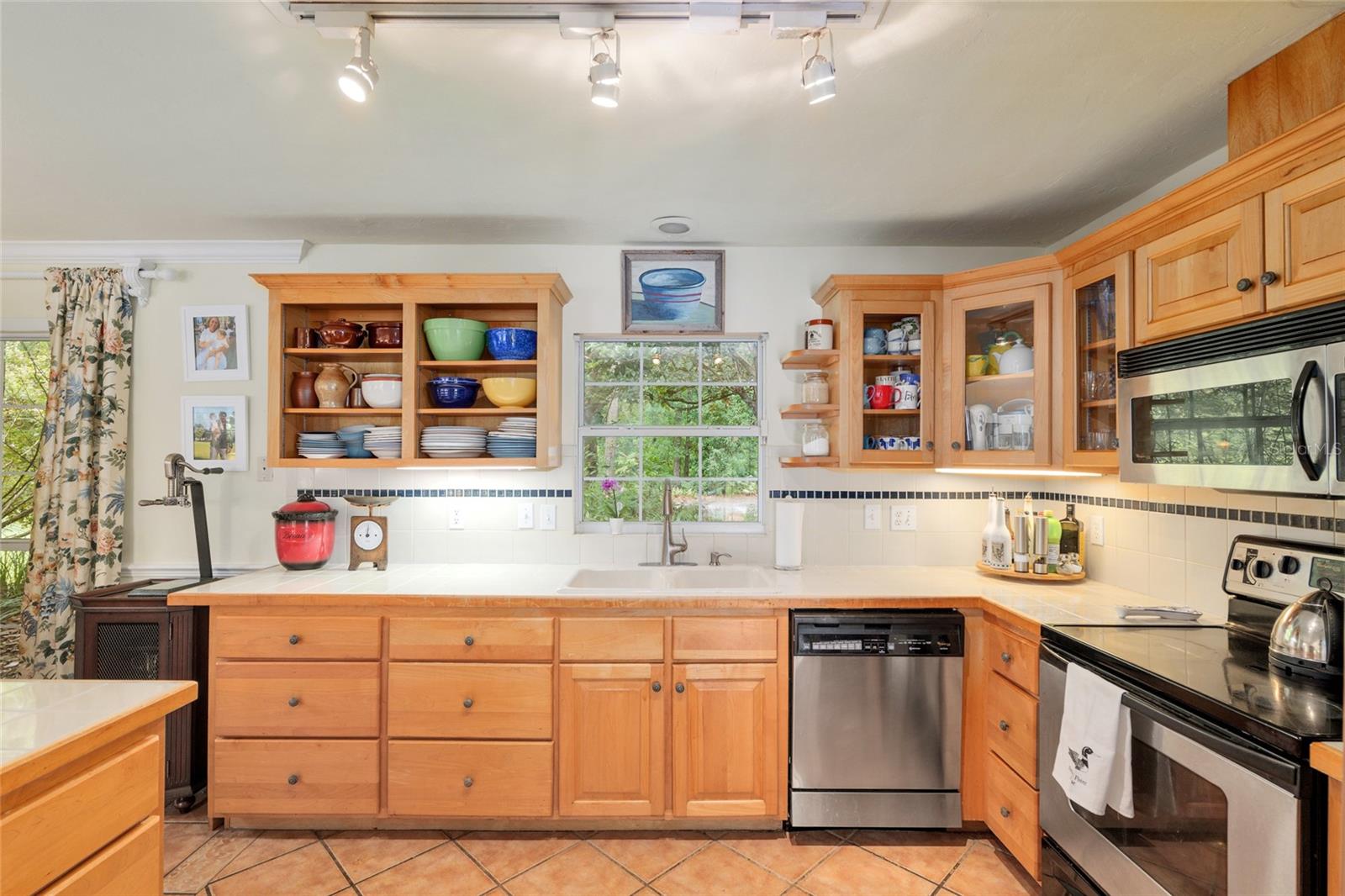 ROLLING MEADOWS - Residential