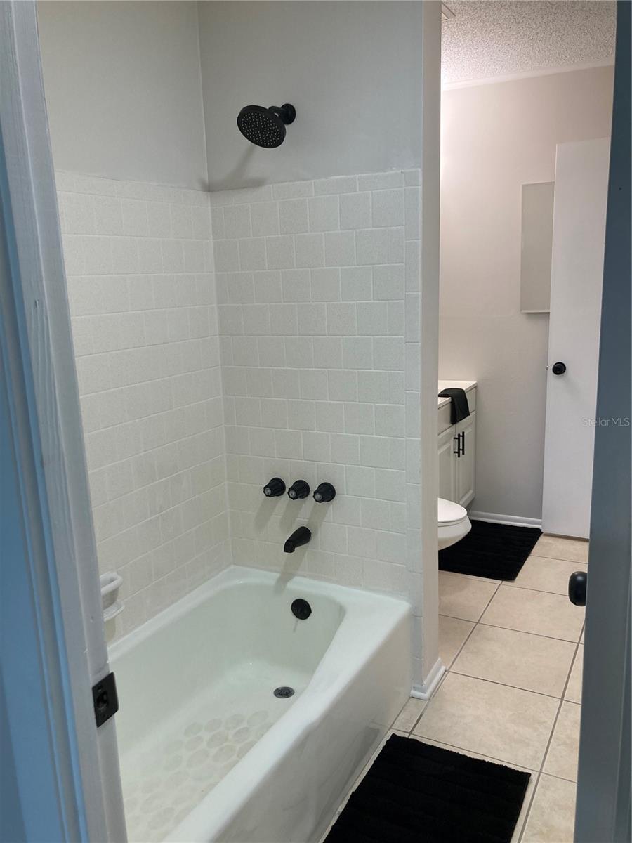 BAYSHORE ON THE LAKE APTS II SEC 3 - Residential