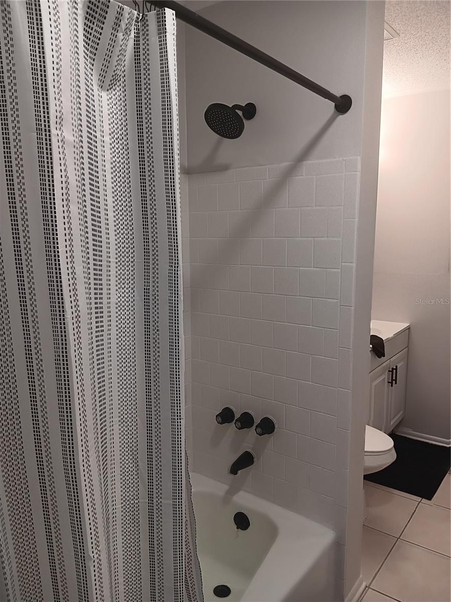 BAYSHORE ON THE LAKE APTS II SEC 3 - Residential