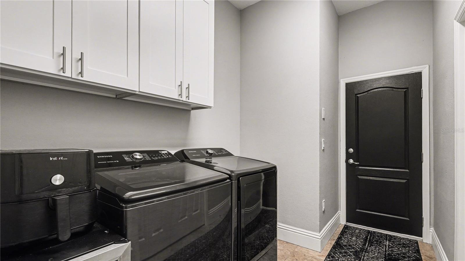 MAGNOLIA MANOR - Residential