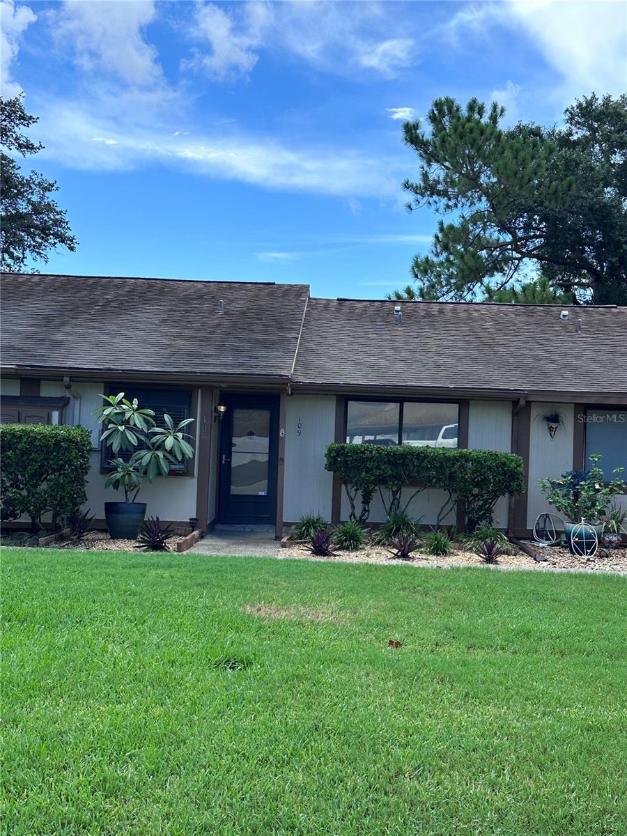 Lovely 2/2 Villa with carport, updated kitchen with stainless steal appliances, inside laundry, screened patio, and fenced yard. Great community with pool, tennis courts and fishing dock.