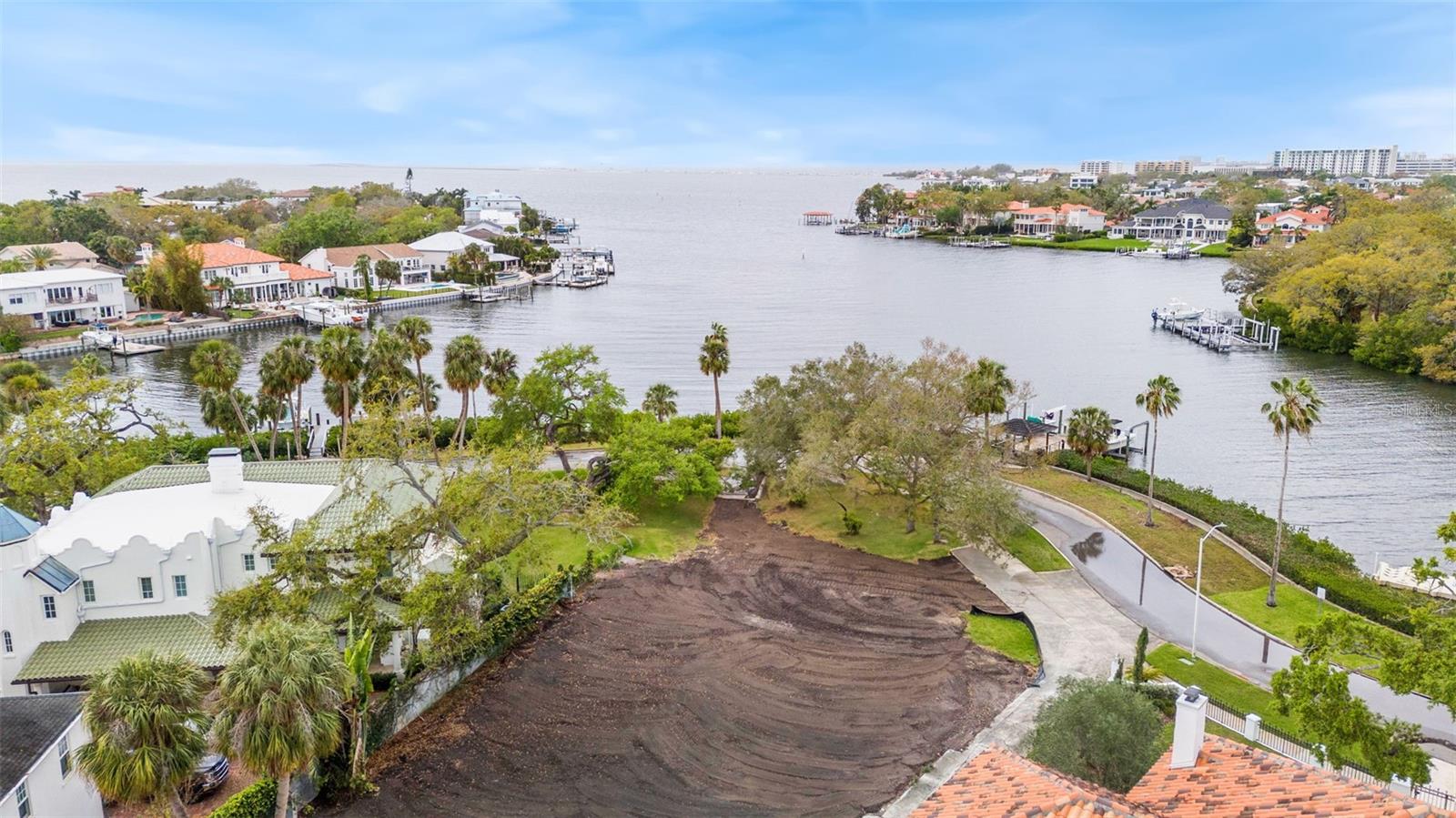 824 S BAYSIDE DRIVE
