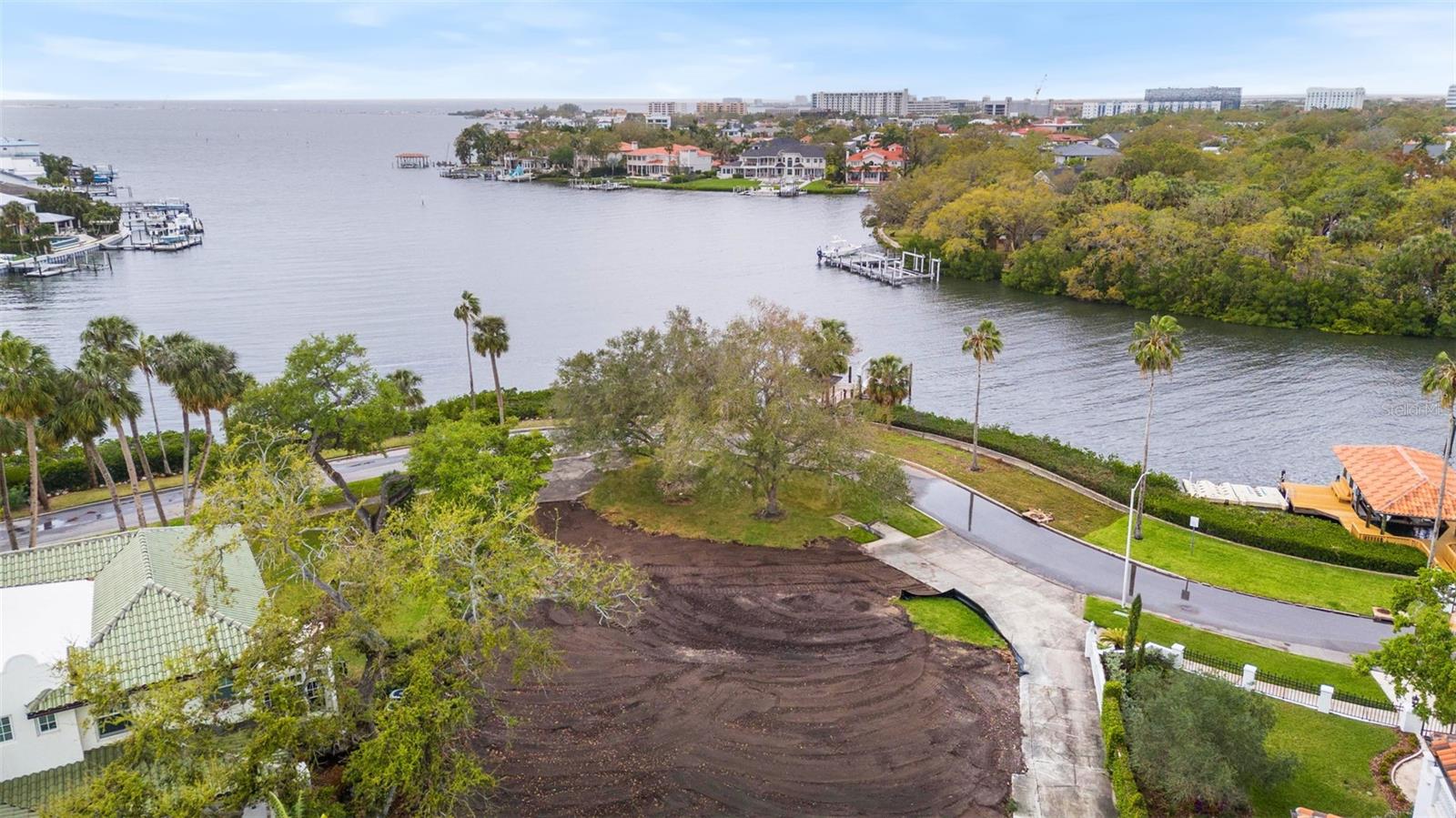 824 S BAYSIDE DRIVE