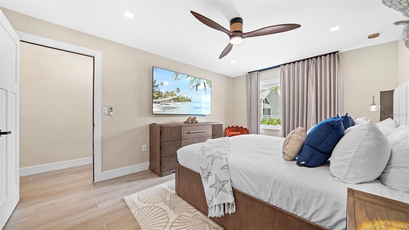 COCONUTS - Residential