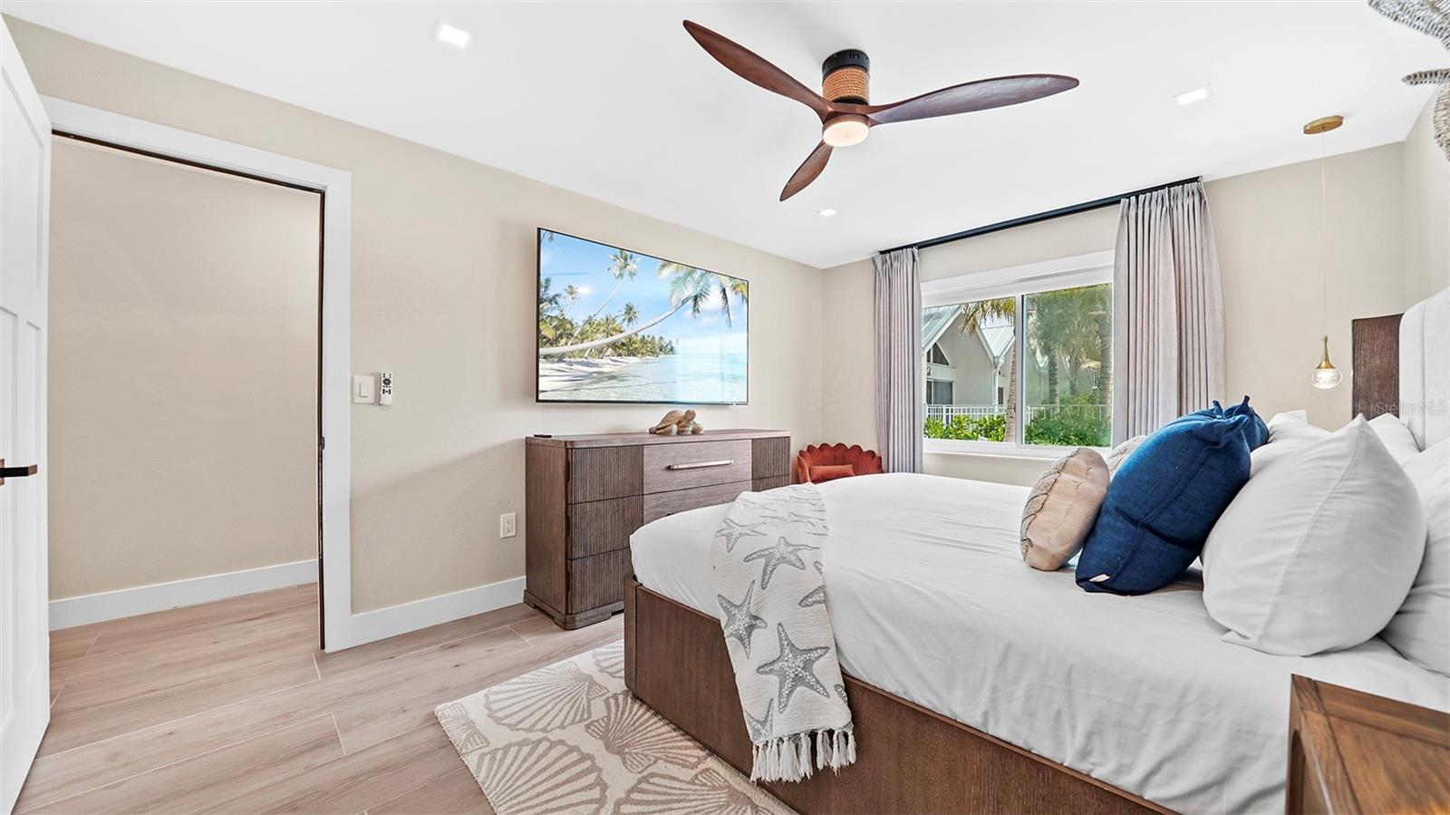 COCONUTS - Residential