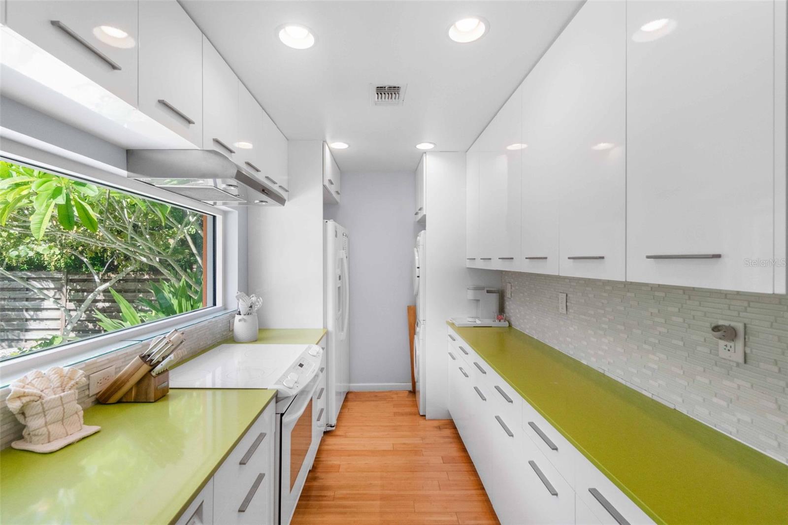 PAUL JOSIAH S LANDS OF - Residential