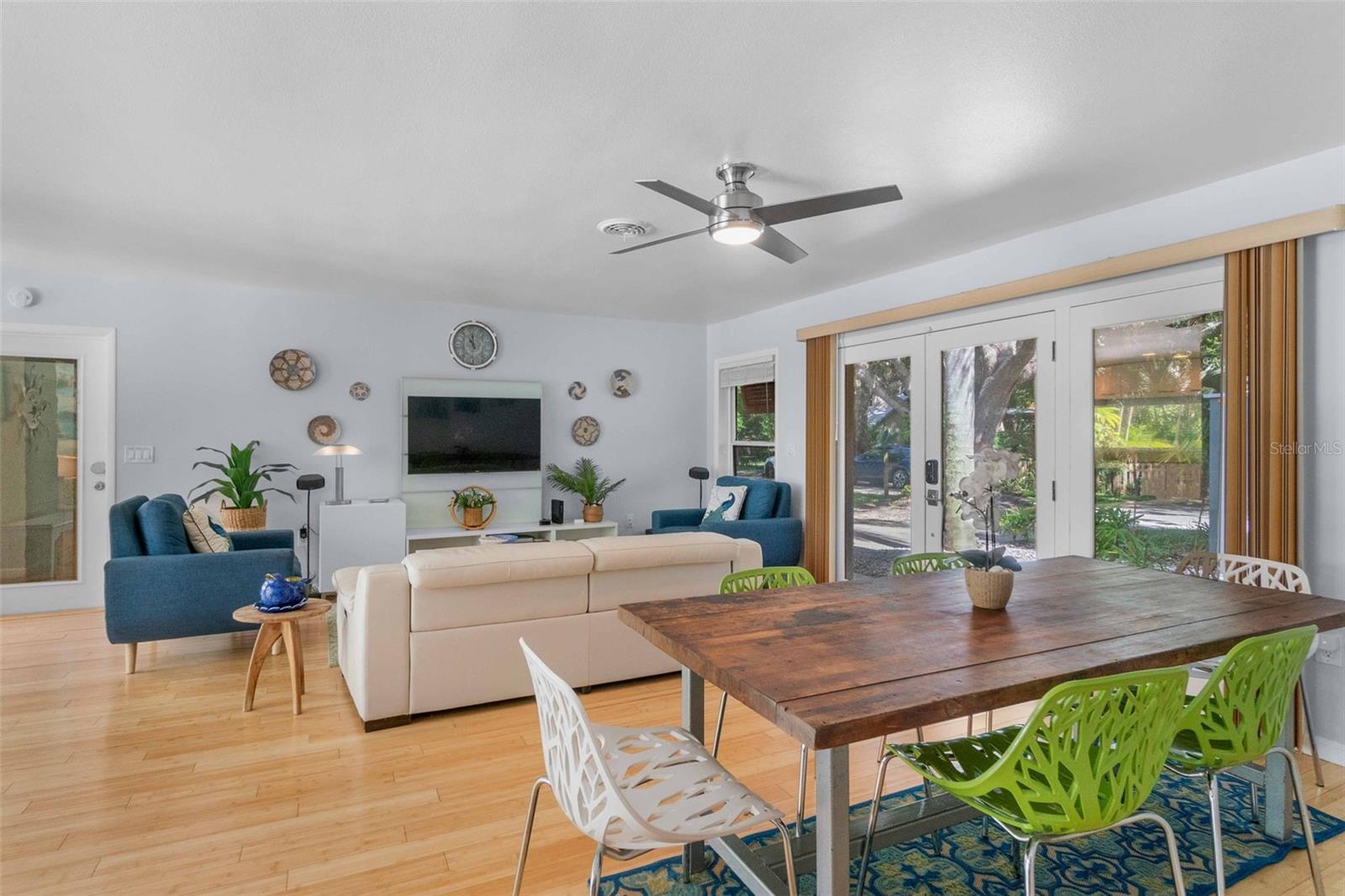 PAUL JOSIAH S LANDS OF - Residential