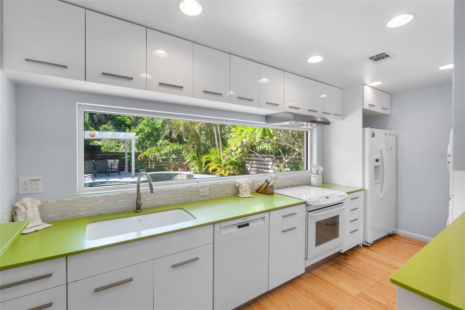 PAUL JOSIAH S LANDS OF - Residential