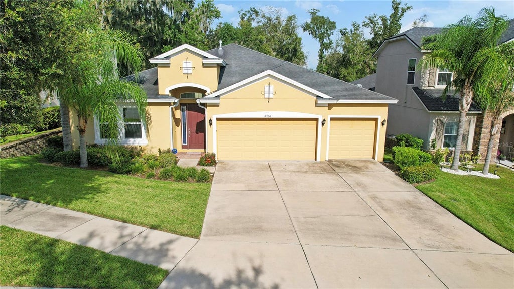 Photo of 6706 Riverside Bluffs Drive, Riverview, FL 33578 (MLS # TB8542323)