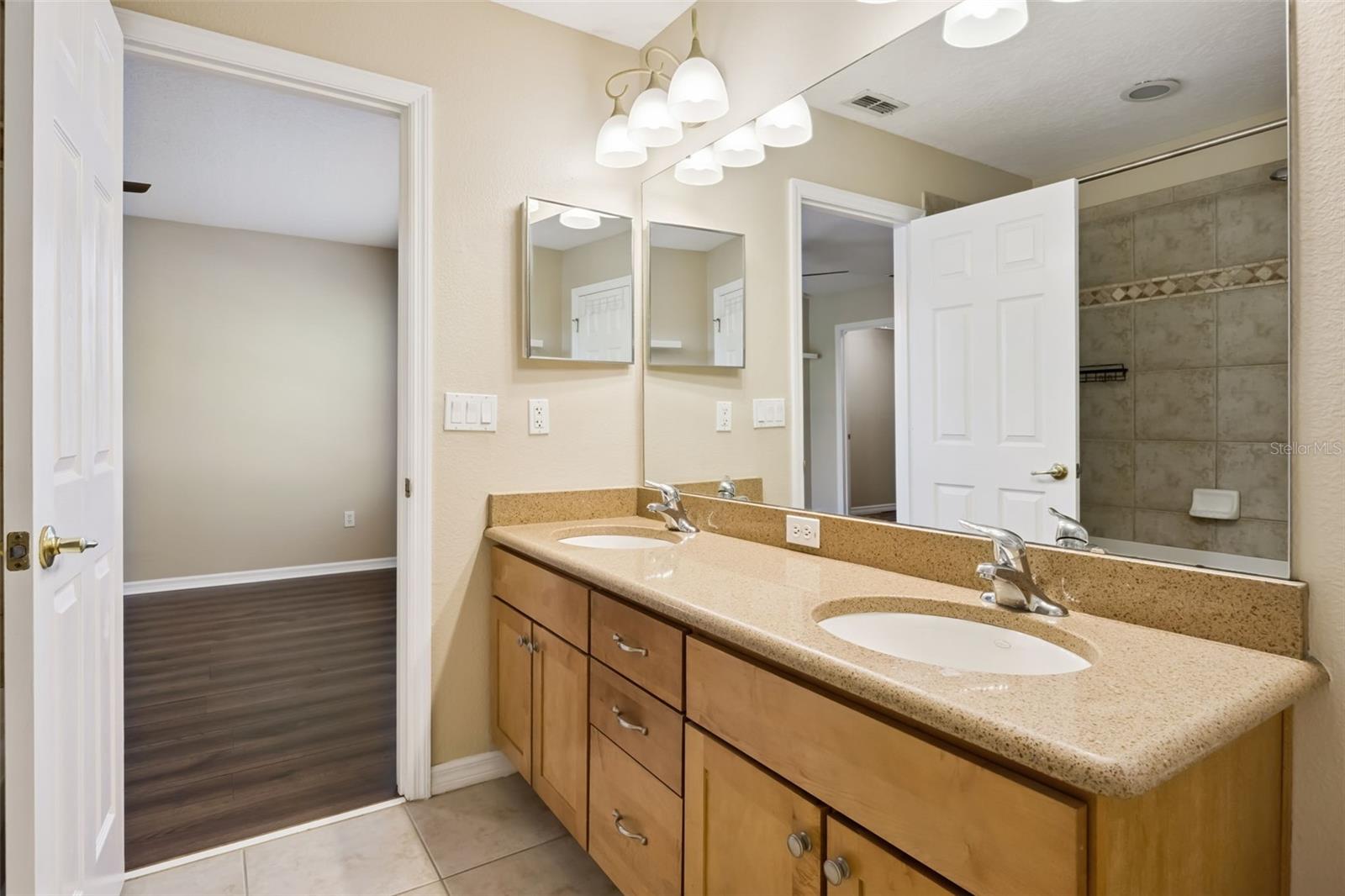 NEWBURY PARK - Residential