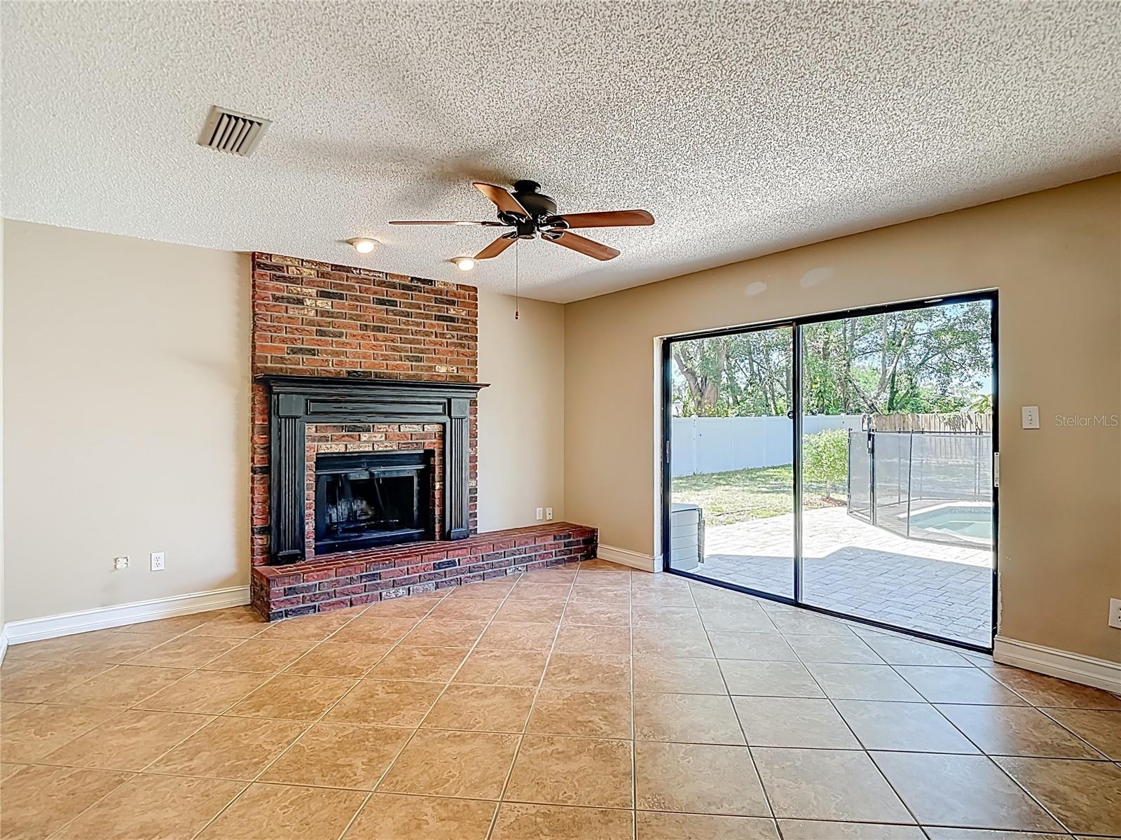 COUNTRY AIRE PH FOUR - Residential