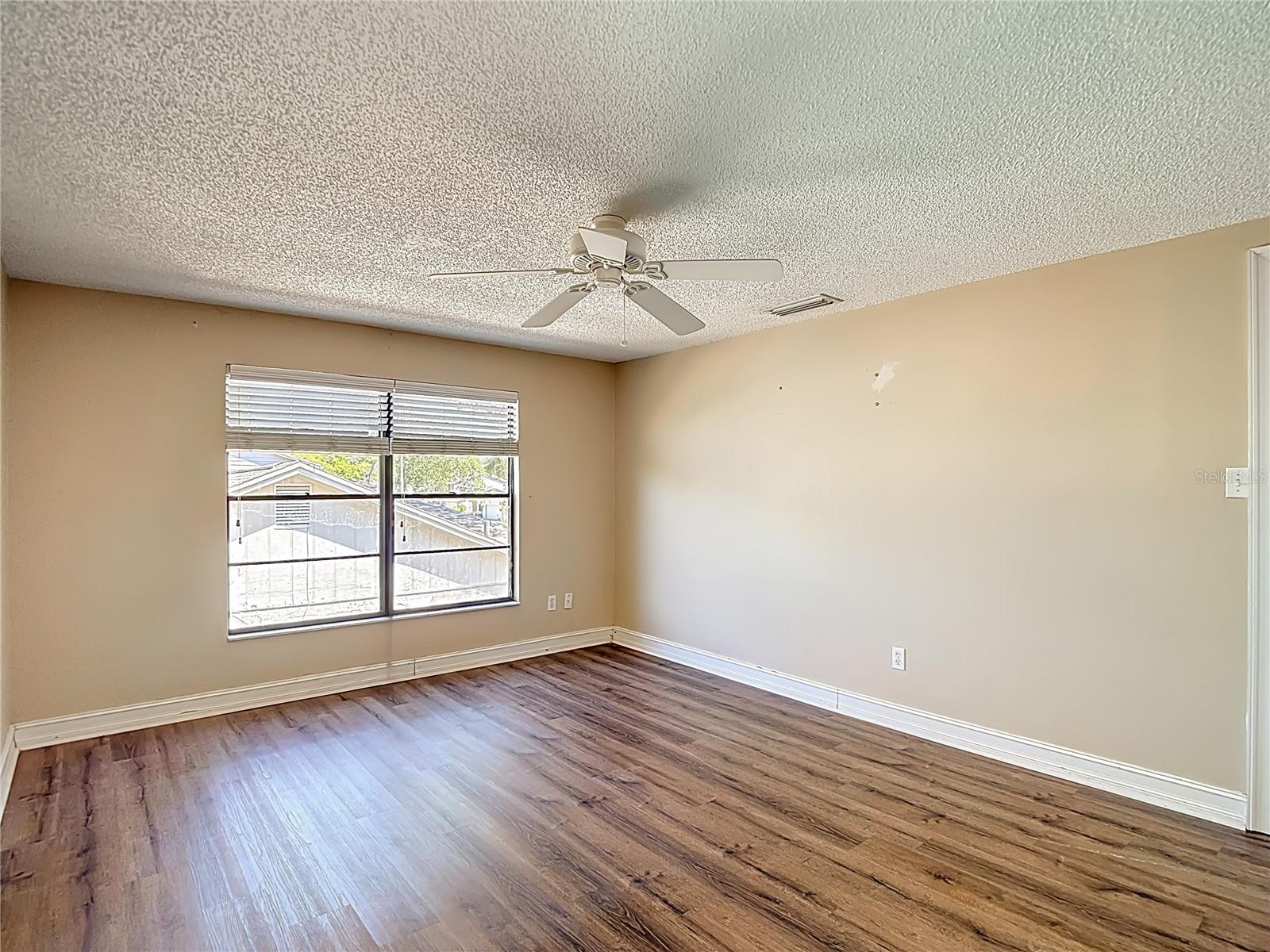 COUNTRY AIRE PH FOUR - Residential