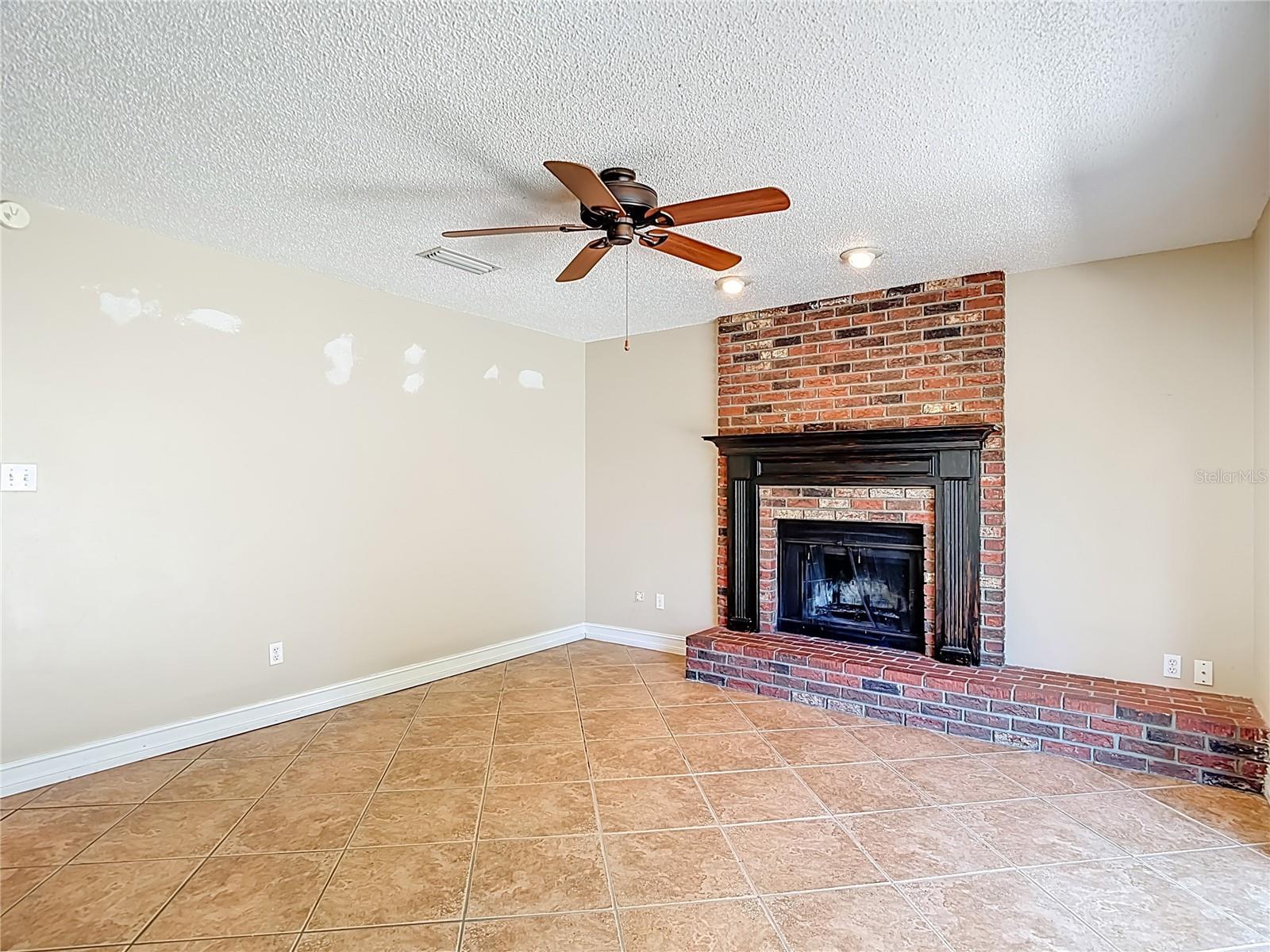 COUNTRY AIRE PH FOUR - Residential