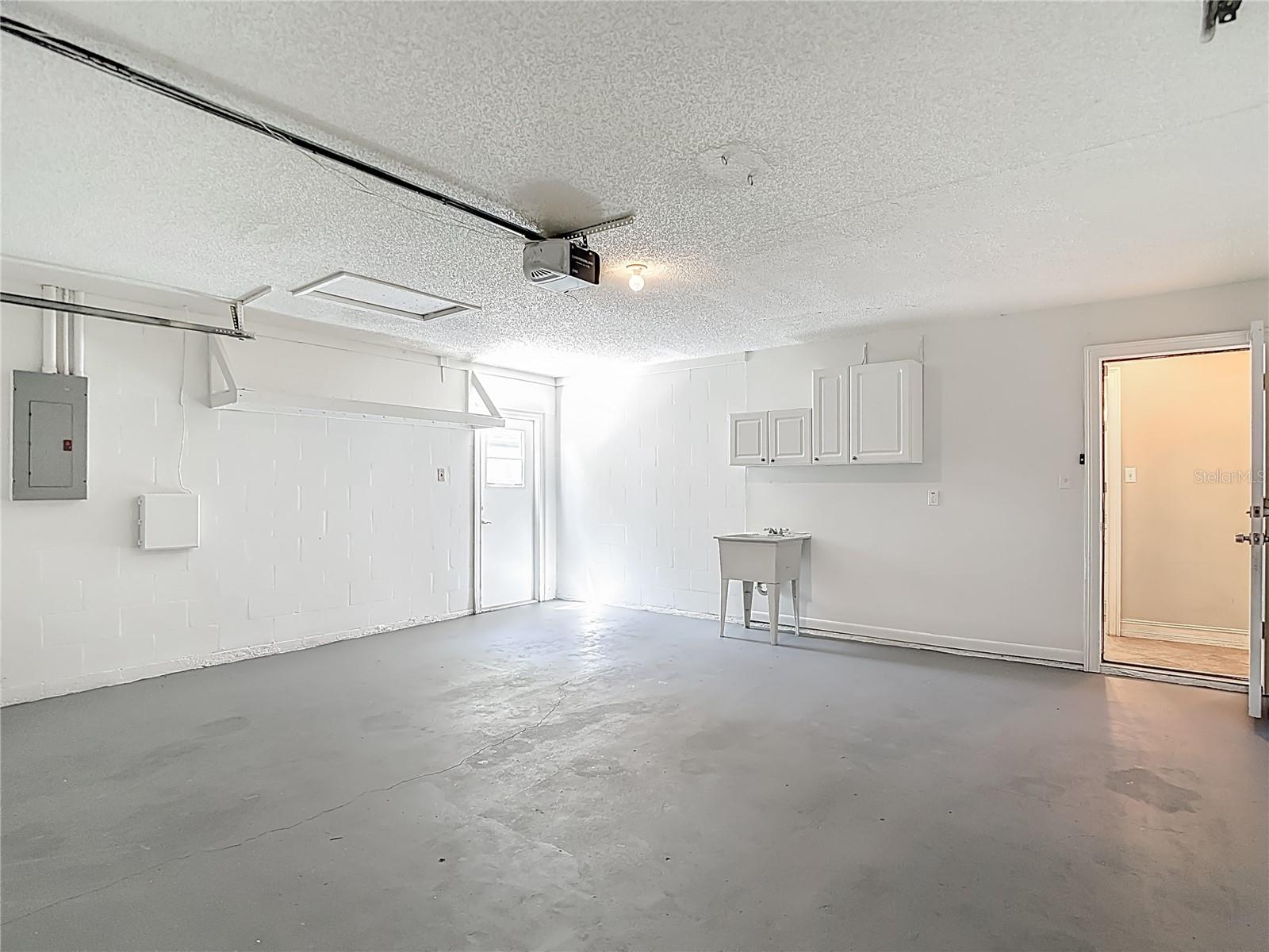 COUNTRY AIRE PH FOUR - Residential