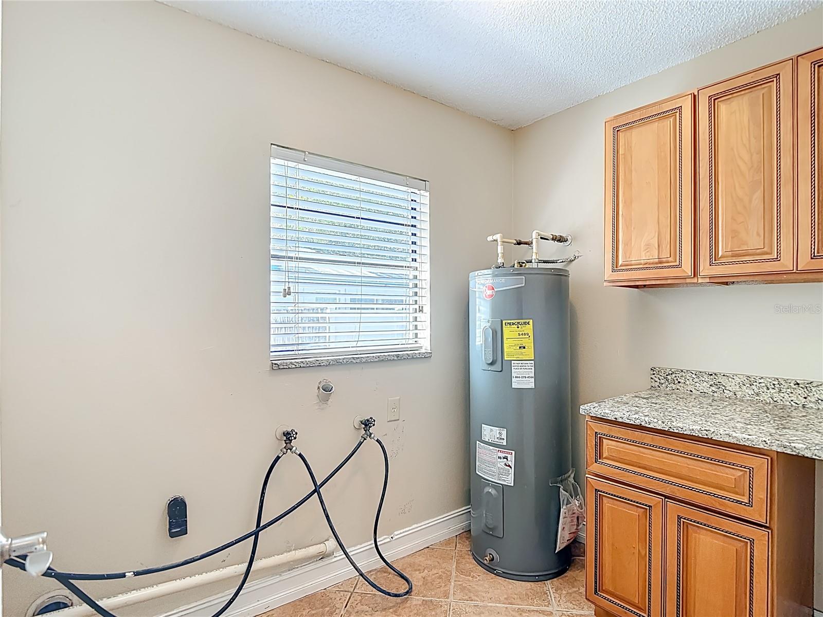 COUNTRY AIRE PH FOUR - Residential