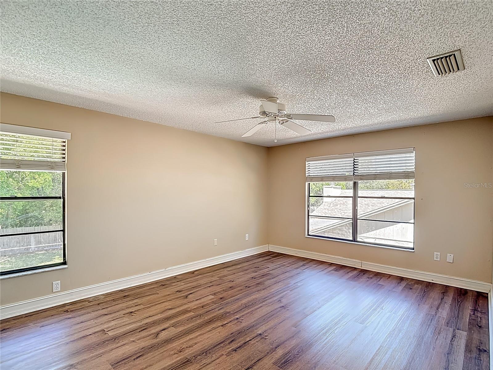 COUNTRY AIRE PH FOUR - Residential