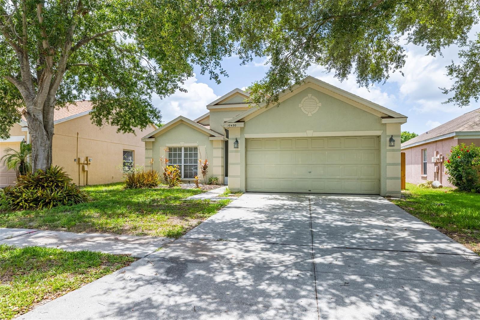 CASH ONLY. Bring your imagination, creativity, and tools. This one is a fixer upper, but priced perfectly for you to do what you want with it! The layout provides an open floor plan, 4 bedrooms, 2 bathrooms, closets for storage and so much more. Located in the desirable Riverview community of South Pointe. LOW HOA with no leasing restrictions! Priced to sell, so schedule your showing today!