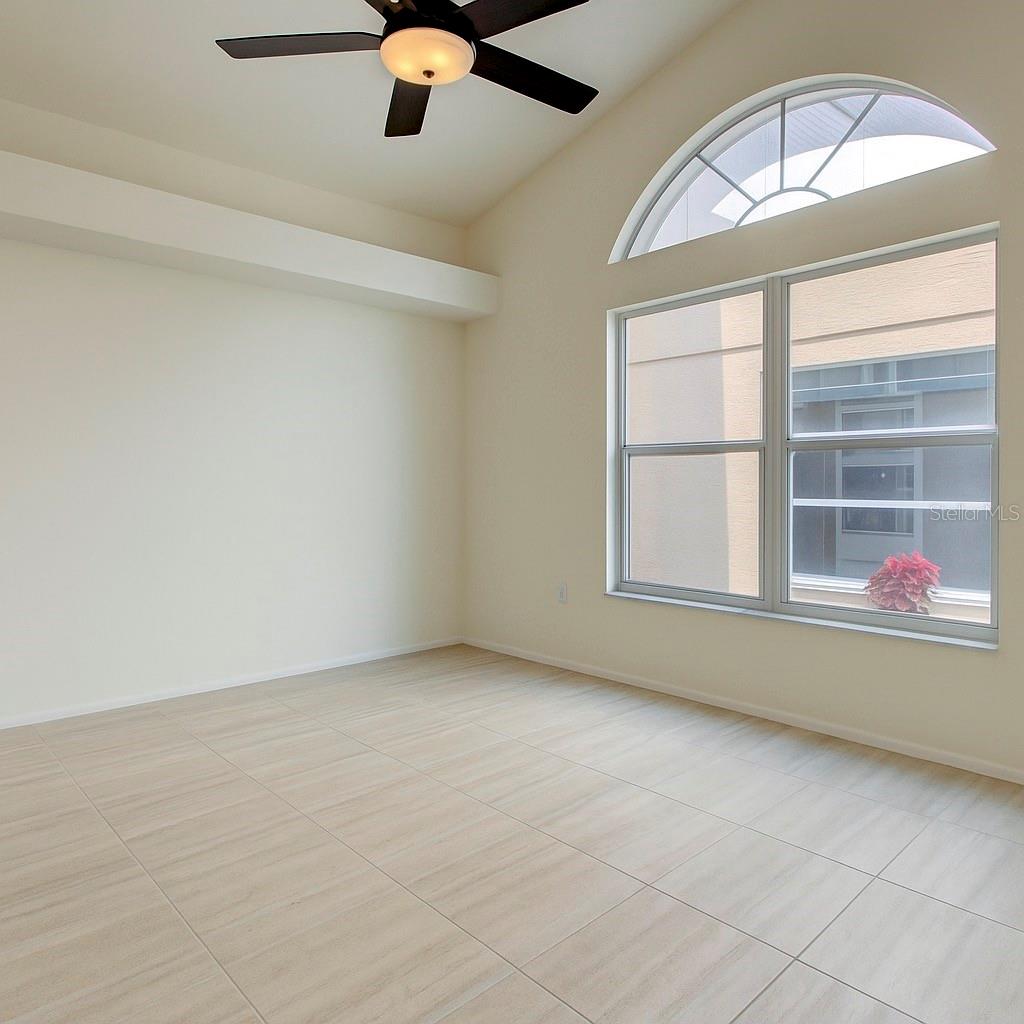 SALEM SQUARE - Residential
