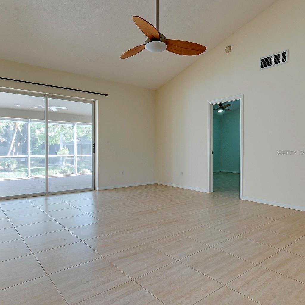SALEM SQUARE - Residential