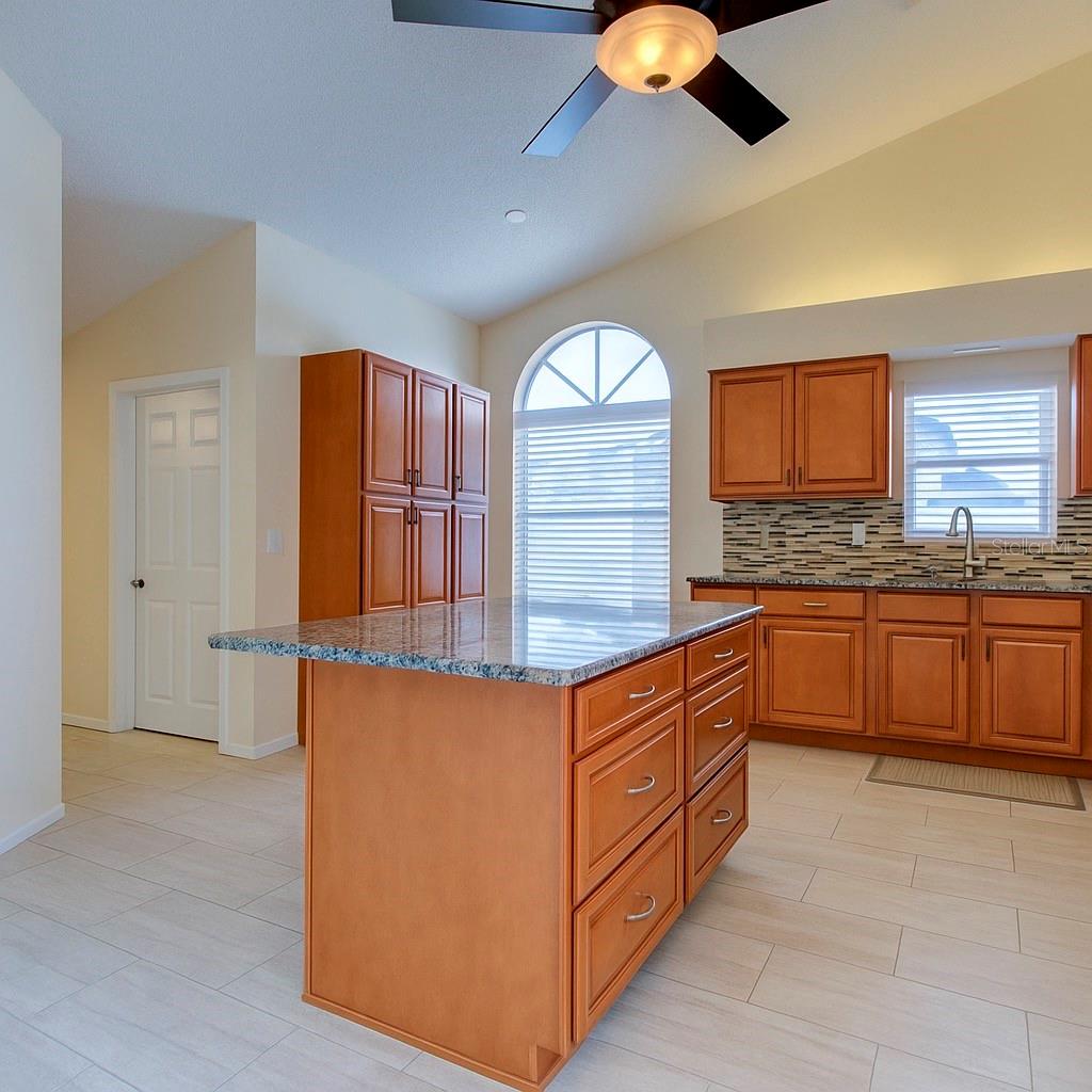 SALEM SQUARE - Residential