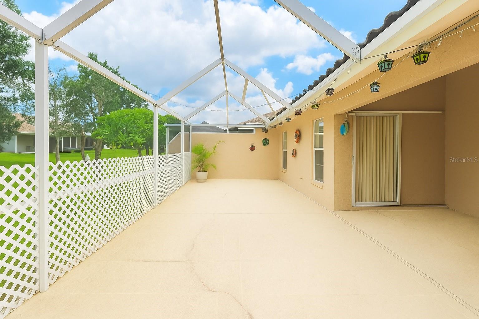 SALEM SQUARE - Residential