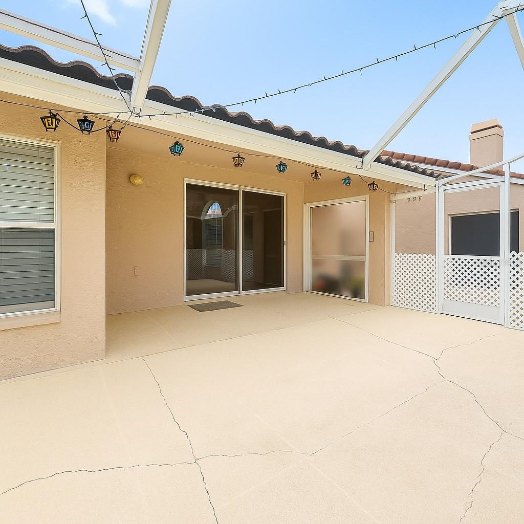 SALEM SQUARE - Residential