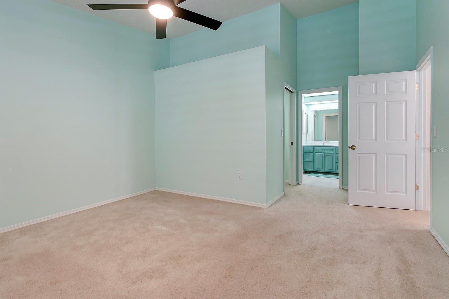 SALEM SQUARE - Residential