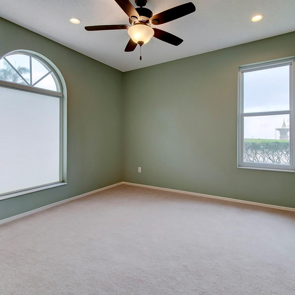 SALEM SQUARE - Residential