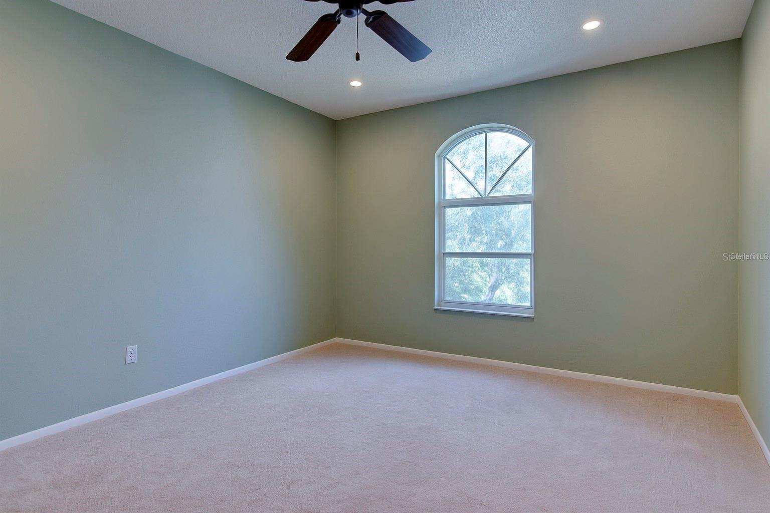 SALEM SQUARE - Residential