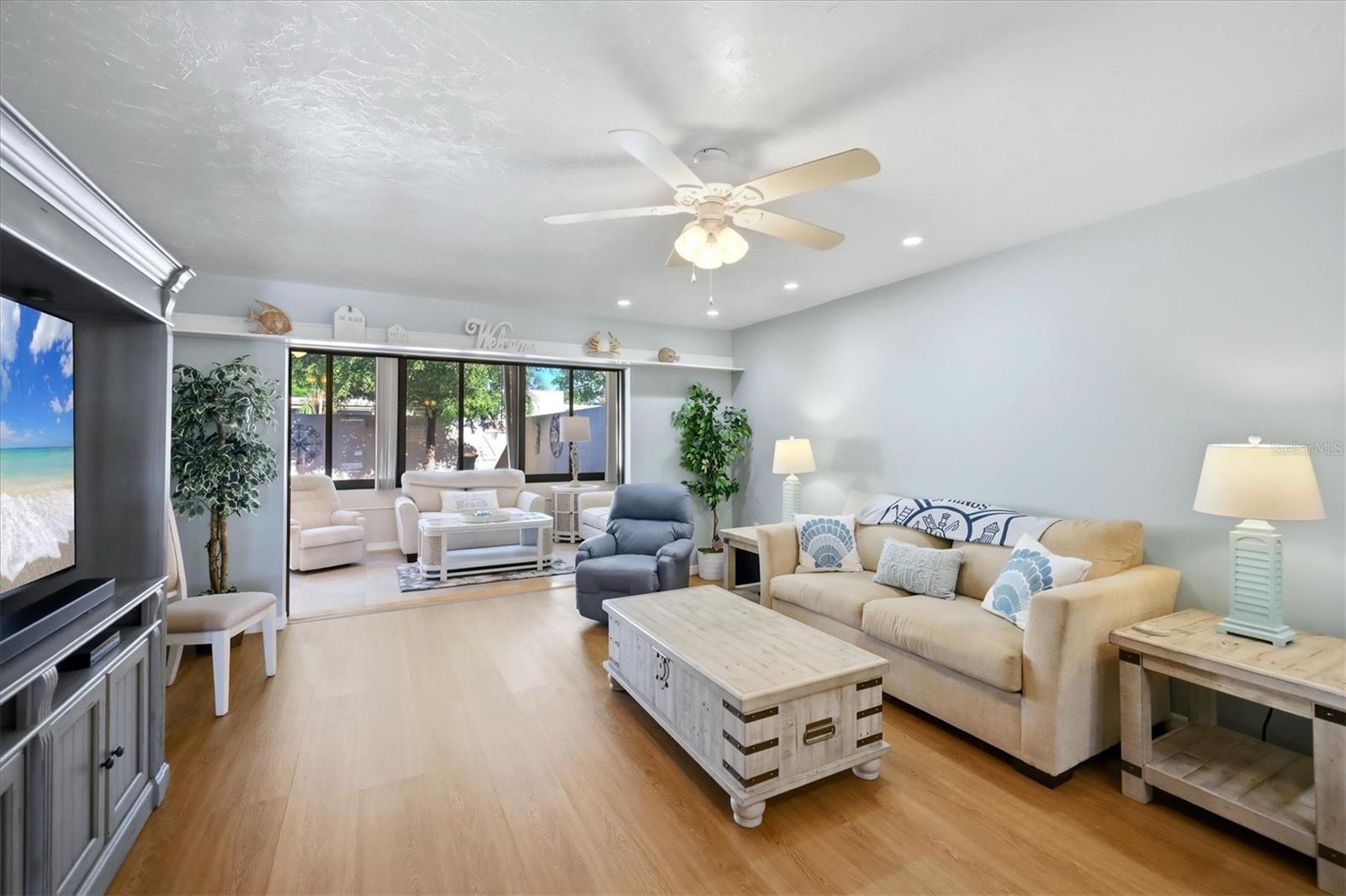 753 OAKVIEW DRIVE, BRADENTON, FL, 34210 3 753 OAKVIEW DRIVE