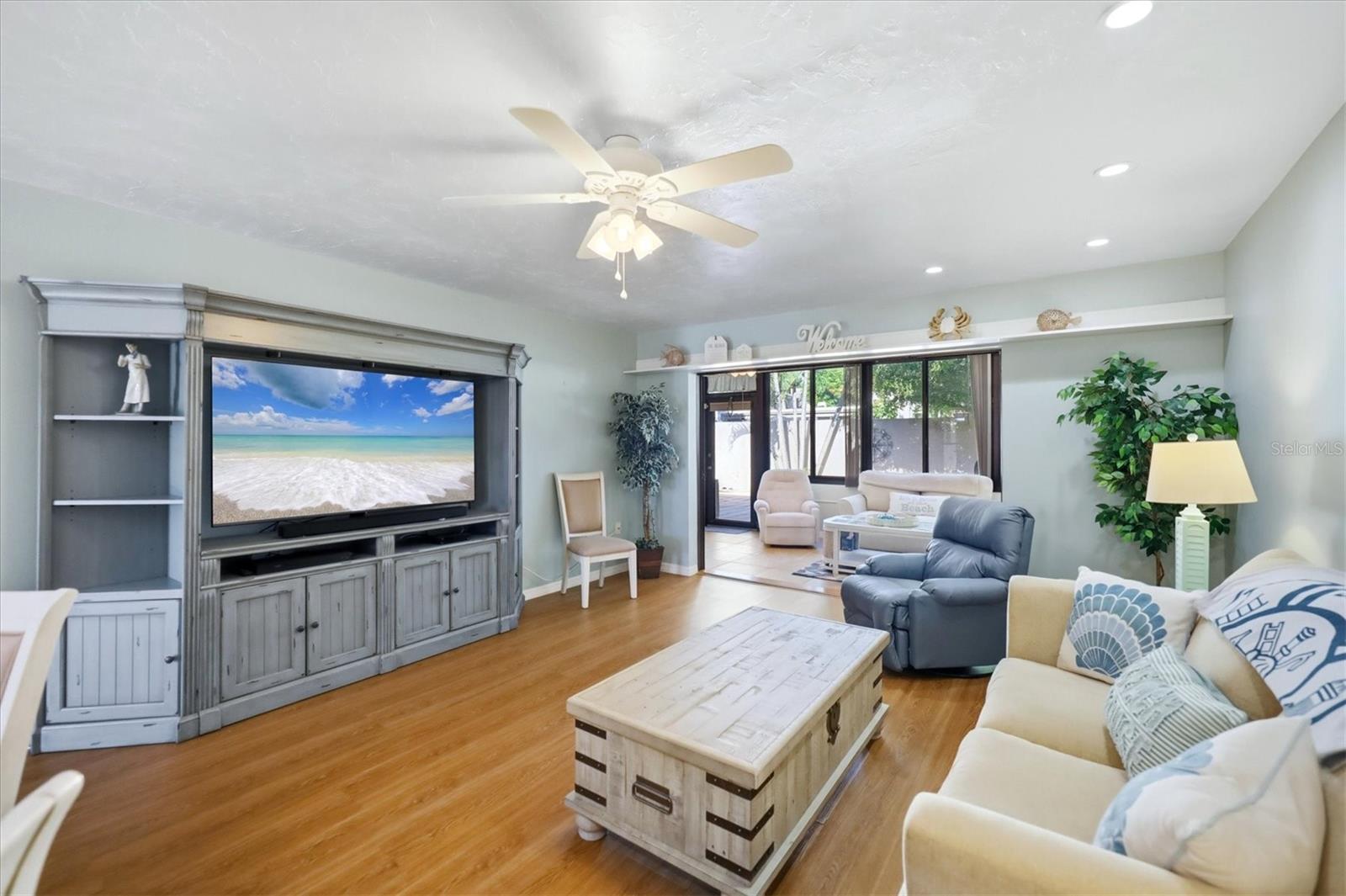 753 OAKVIEW DRIVE, BRADENTON, FL, 34210 4 753 OAKVIEW DRIVE